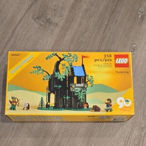 LEGO Set Forest Hideout Castle System Brand New